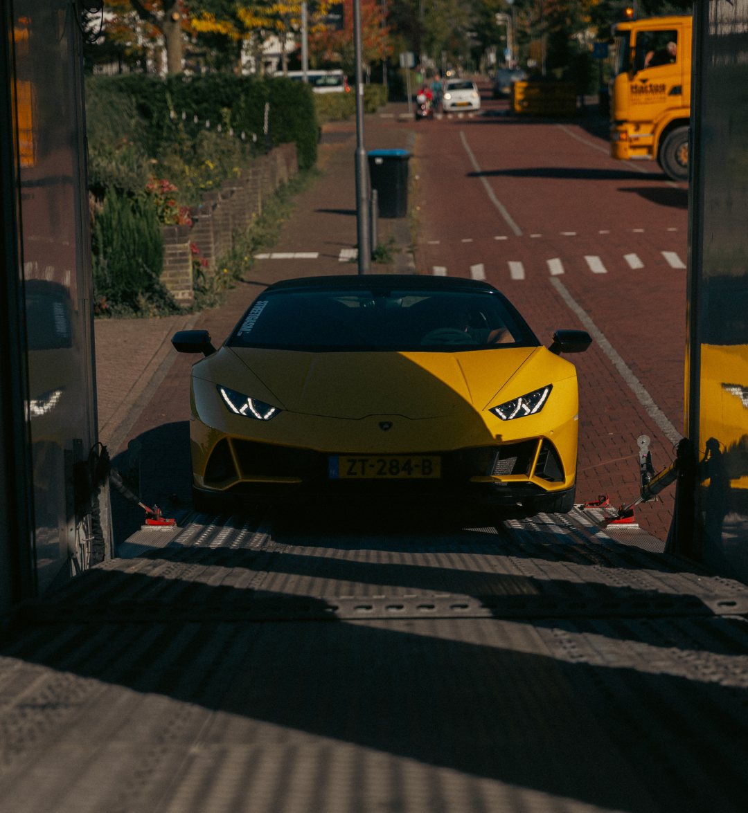 Professioneel transport van zeldzame klassiekers en verzamelaarsauto's door heel Europa